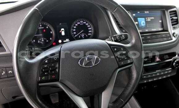 Buy Used Hyundai Tucson Silver Car in Dakar in Dakar Buy Used Hyundai Tucson Silver Car in Dakar in Dakar