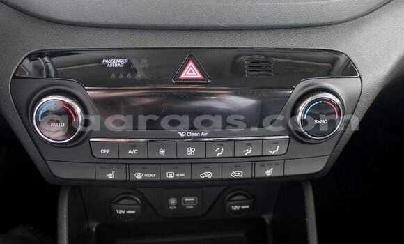 Buy Used Hyundai Tucson Silver Car in Dakar in Dakar Buy Used Hyundai Tucson Silver Car in Dakar in Dakar