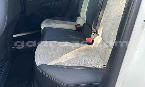 Buy Used Peugeot 2008 White Car in Dakar in Dakar Buy Used Peugeot 2008 White Car in Dakar in Dakar