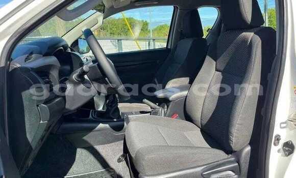 Acheter Occasion Voiture Toyota Hilux Blanc à Dabo, Kolda Acheter Occasion Voiture Toyota Hilux Blanc à Dabo, Kolda