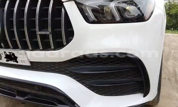 Buy New Mercedes-Benz GLC 250D White Car in Dakar in Dakar Buy New Mercedes-Benz GLC 250D White Car in Dakar in Dakar