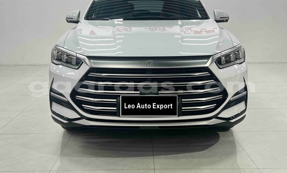Buy Used BYD S6 White Car in Dakar in Dakar Buy Used BYD S6 White Car in Dakar in Dakar