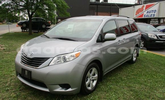 Acheter Occasion Voiture Toyota Sienna Gris à Dakar, Dakar Acheter Occasion Voiture Toyota Sienna Gris à Dakar, Dakar
