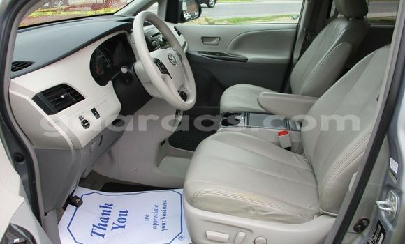 Acheter Occasion Voiture Toyota Sienna Gris à Dakar, Dakar Acheter Occasion Voiture Toyota Sienna Gris à Dakar, Dakar