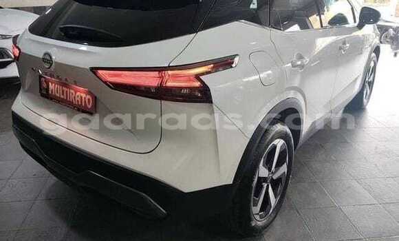 Buy Used Nissan Qashqai White Car in Dakar in Dakar Buy Used Nissan Qashqai White Car in Dakar in Dakar