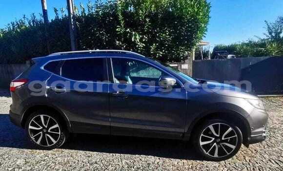 Buy Used Nissan Qashqai Silver Car in Dakar in Dakar Buy Used Nissan Qashqai Silver Car in Dakar in Dakar