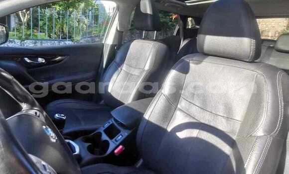 Buy Used Nissan Qashqai Silver Car in Dakar in Dakar Buy Used Nissan Qashqai Silver Car in Dakar in Dakar