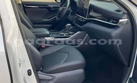 Buy Used Toyota Granvia Blanc Car in Dakar in Dakar Buy Used Toyota Granvia Blanc Car in Dakar in Dakar