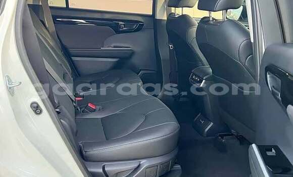 Buy Used Toyota Granvia Blanc Car in Dakar in Dakar Buy Used Toyota Granvia Blanc Car in Dakar in Dakar
