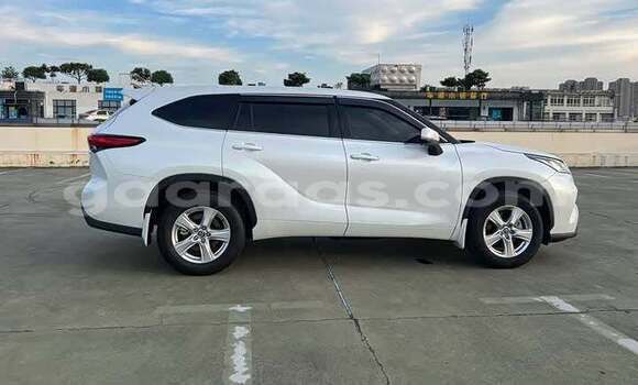 Buy Used Toyota Granvia Blanc Car in Dakar in Dakar Buy Used Toyota Granvia Blanc Car in Dakar in Dakar