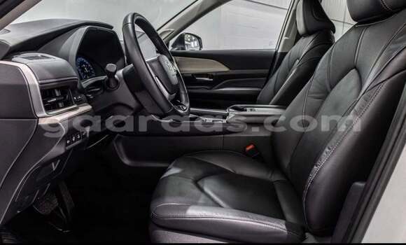 Buy Used Toyota Highlander White Car in Dakar in Dakar Buy Used Toyota Highlander White Car in Dakar in Dakar
