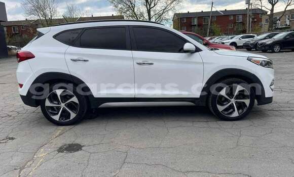 Buy Used Hyundai Tucson White Car in Dakar in Dakar Buy Used Hyundai Tucson White Car in Dakar in Dakar