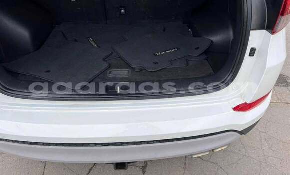 Buy Used Hyundai Tucson White Car in Dakar in Dakar Buy Used Hyundai Tucson White Car in Dakar in Dakar