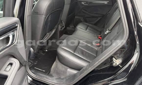 Buy Used Porsche Macan Black Car in Dakar in Dakar Buy Used Porsche Macan Black Car in Dakar in Dakar