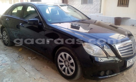 Acheter Occasion Voiture Mercedes‒Benz E-Class Noir à Golf Sud au Dakar Acheter Occasion Voiture Mercedes‒Benz E-Class Noir à Golf Sud au Dakar
