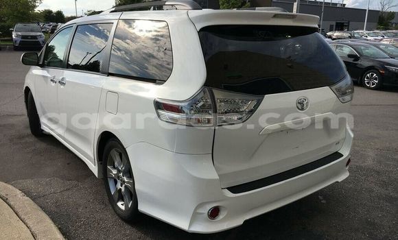 Acheter Occasion Voiture Toyota Sienna Blanc à Dakar, Dakar Acheter Occasion Voiture Toyota Sienna Blanc à Dakar, Dakar