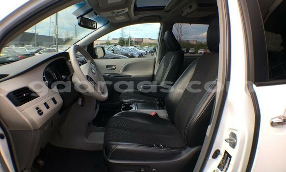 Acheter Occasion Voiture Toyota Sienna Blanc à Dakar, Dakar Acheter Occasion Voiture Toyota Sienna Blanc à Dakar, Dakar