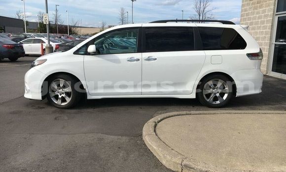 Acheter Occasion Voiture Toyota Sienna Blanc à Dakar, Dakar Acheter Occasion Voiture Toyota Sienna Blanc à Dakar, Dakar