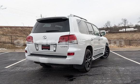 Dieundeu Occasion Lexus LX 570 White Auto in Kebemer in Louga Dieundeu Occasion Lexus LX 570 White Auto in Kebemer in Louga