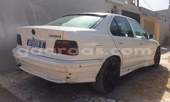 Acheter Occasion Voiture BMW 3-Series Blanc à Grand Dakar au Dakar Acheter Occasion Voiture BMW 3-Series Blanc à Grand Dakar au Dakar
