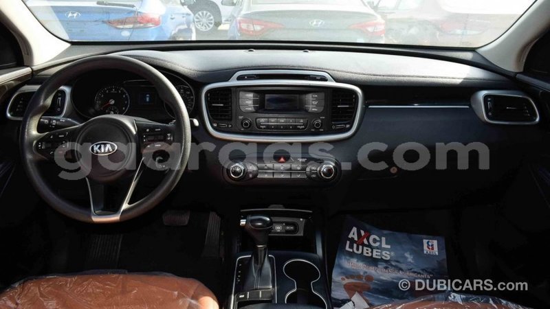 Big with watermark kia sorento dakar import dubai 3660