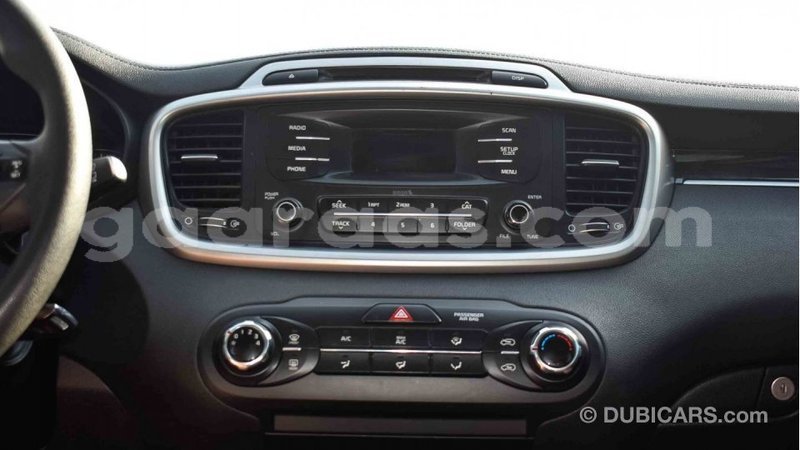 Big with watermark kia sorento dakar import dubai 3660