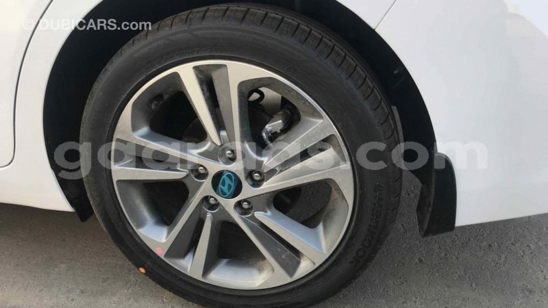 Big with watermark hyundai elantra dakar import dubai 3676