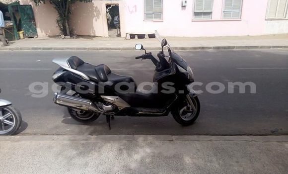 Acheter Occasion Moto Honda Silver Wing 600 Gris à Sicap Liberte au Dakar Acheter Occasion Moto Honda Silver Wing 600 Gris à Sicap Liberte au Dakar