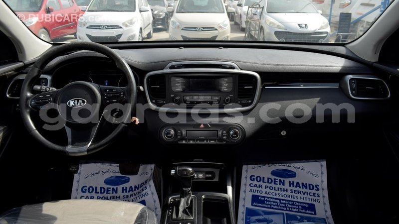 Big with watermark kia sorento dakar import dubai 3699