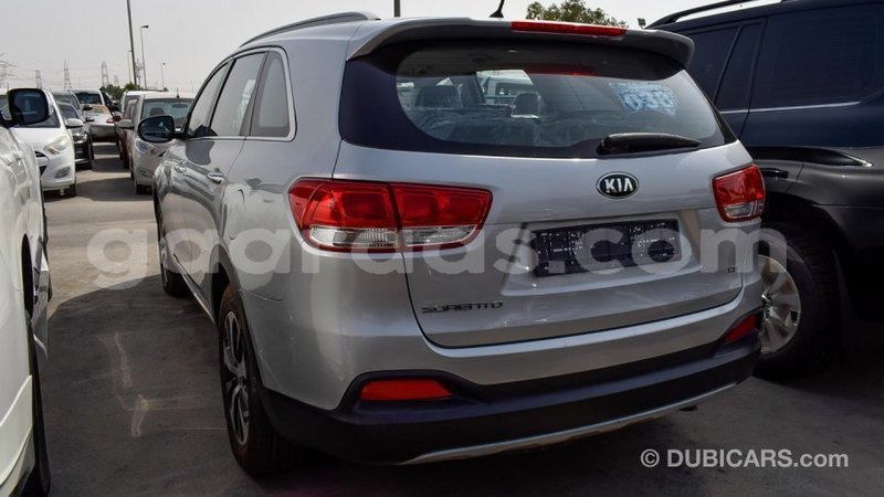 Big with watermark kia sorento dakar import dubai 3699