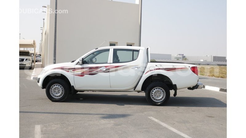 Big with watermark mitsubishi l200 dakar import dubai 3782