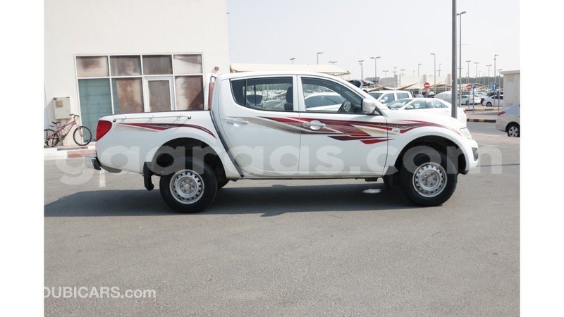 Big with watermark mitsubishi l200 dakar import dubai 3782