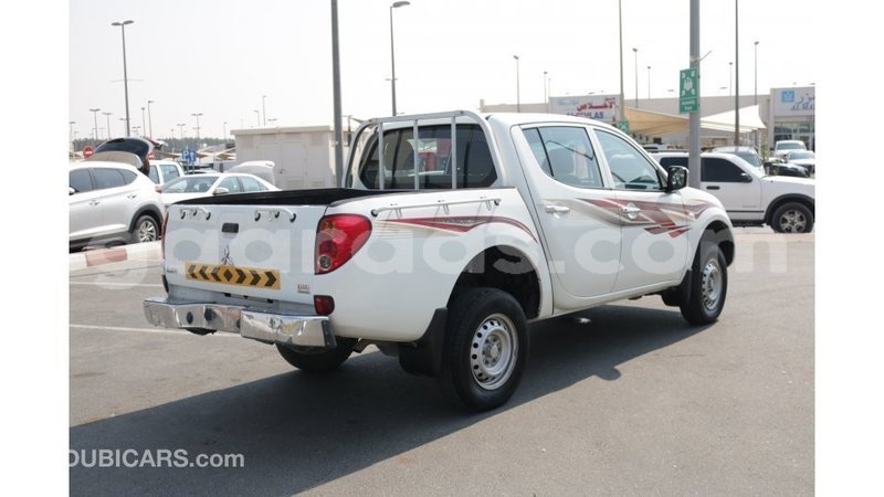 Big with watermark mitsubishi l200 dakar import dubai 3782