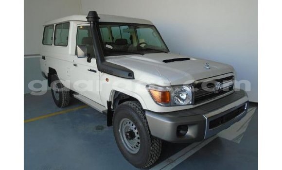 Acheter Import Voiture Abarth 595 Blanc à Import - Dubai, Dakar