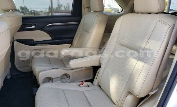Acheter Occasion Voiture Toyota Highlander Blanc à Dakar, Dakar Acheter Occasion Voiture Toyota Highlander Blanc à Dakar, Dakar