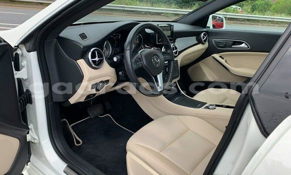 Acheter Occasion Voiture Mercedes‒Benz 250 Blanc à Dakar, Dakar Acheter Occasion Voiture Mercedes‒Benz 250 Blanc à Dakar, Dakar