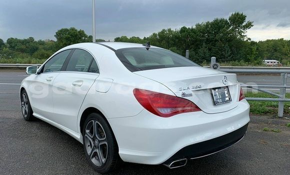 Acheter Occasion Voiture Mercedes‒Benz 250 Blanc à Dakar, Dakar Acheter Occasion Voiture Mercedes‒Benz 250 Blanc à Dakar, Dakar