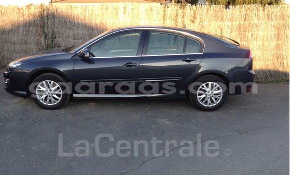 Acheter Neuf Voiture Renault Laguna Noir à Keur Massar au Dakar Acheter Neuf Voiture Renault Laguna Noir à Keur Massar au Dakar