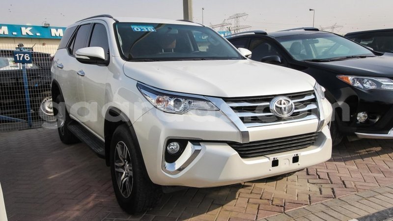 Big with watermark toyota fortuner dakar import dubai 3979