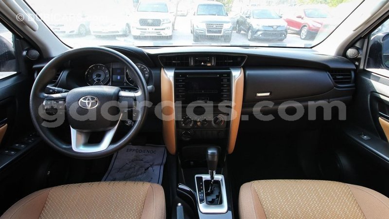 Big with watermark toyota fortuner dakar import dubai 3979