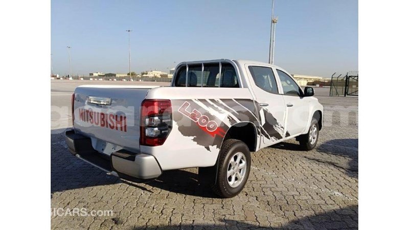 Big with watermark mitsubishi l200 dakar import dubai 4074