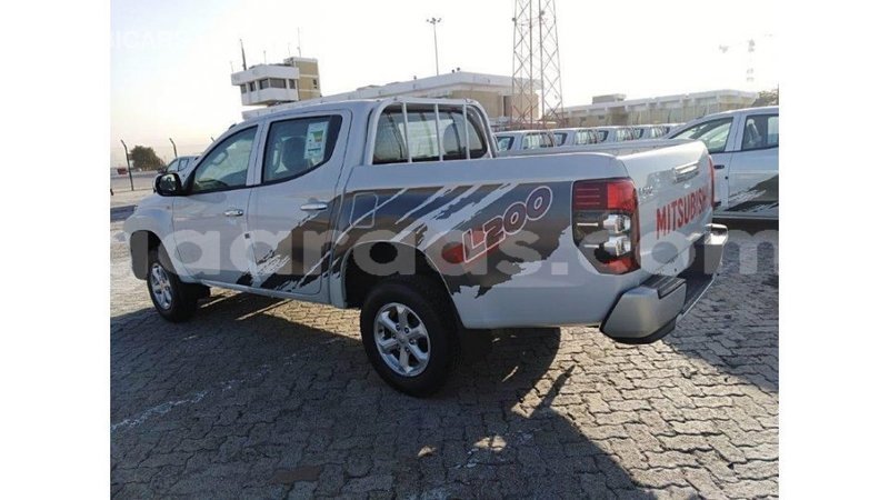 Big with watermark mitsubishi l200 dakar import dubai 4074