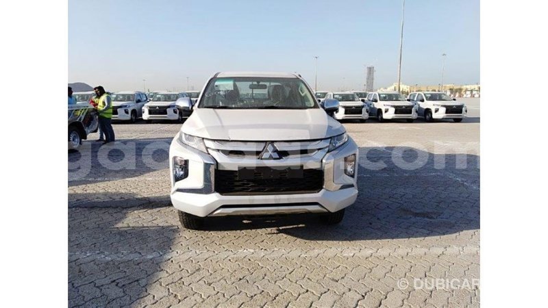 Big with watermark mitsubishi l200 dakar import dubai 4074