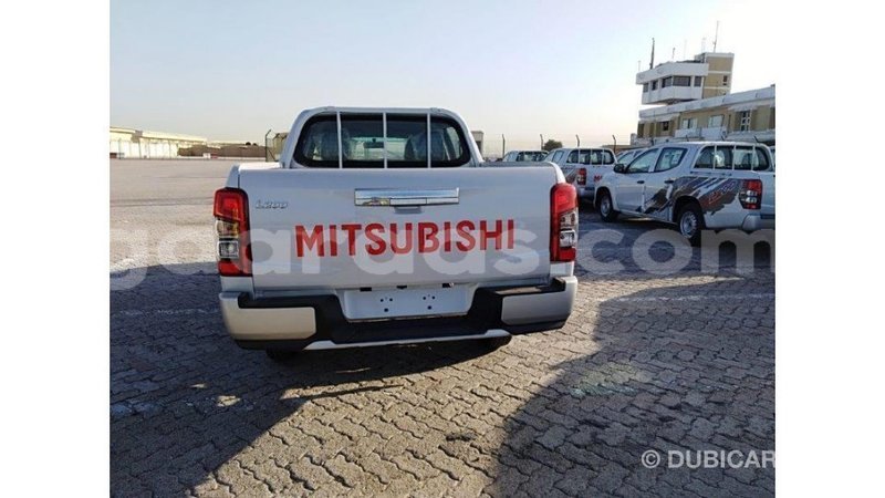 Big with watermark mitsubishi l200 dakar import dubai 4074