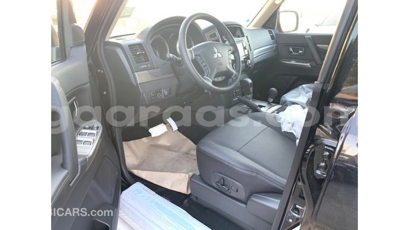 Big with watermark mitsubishi pajero dakar import dubai 4093