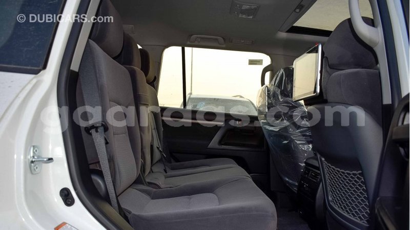 Big with watermark toyota land cruiser dakar import dubai 4101