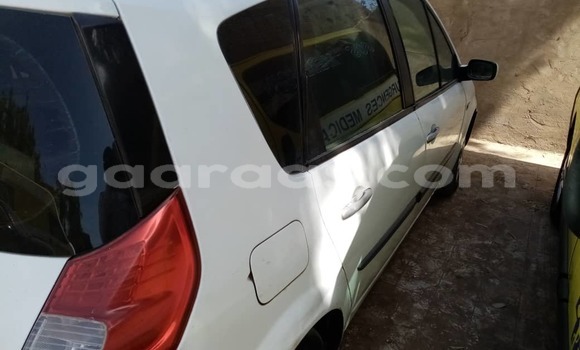 Dieundeu Occasion Renault Scenic White Auto in Dakar in Dakar Dieundeu Occasion Renault Scenic White Auto in Dakar in Dakar