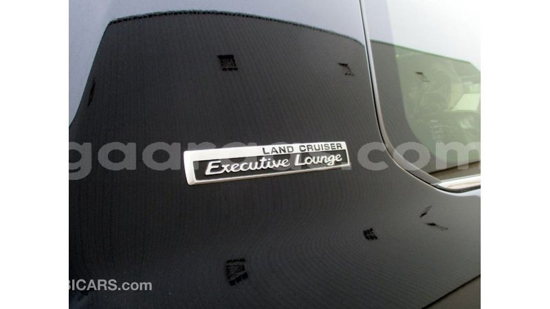 Big with watermark toyota land cruiser dakar import dubai 4307