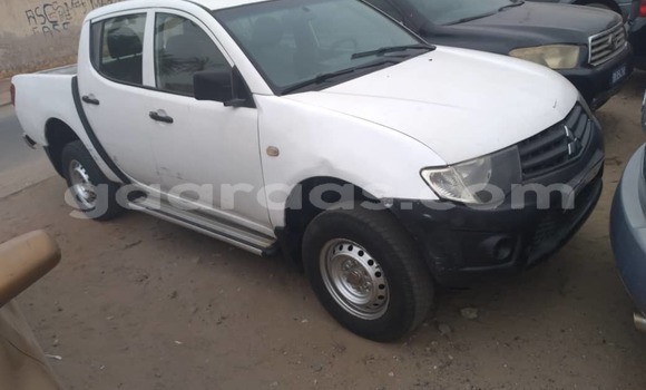 Acheter Occasion Voiture Mitsubishi L200 Blanc à Dakar, Dakar Acheter Occasion Voiture Mitsubishi L200 Blanc à Dakar, Dakar