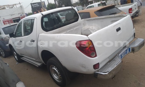Acheter Occasion Voiture Mitsubishi L200 Blanc à Dakar, Dakar Acheter Occasion Voiture Mitsubishi L200 Blanc à Dakar, Dakar